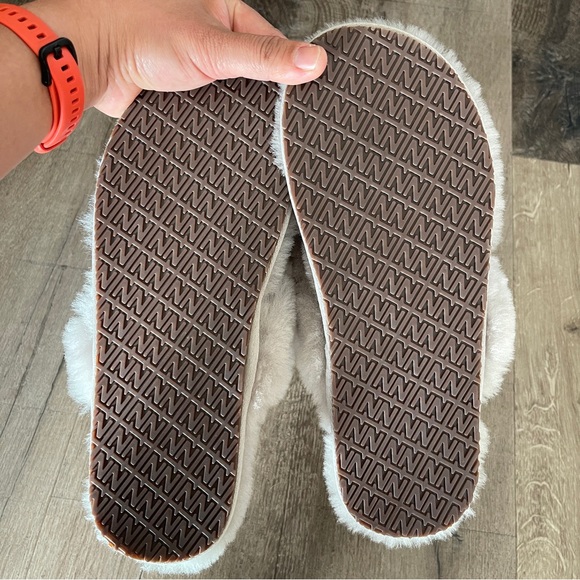 NWOT Sheepskin Silver/ Grey Slipper Size 10 - Picture 4 of 7